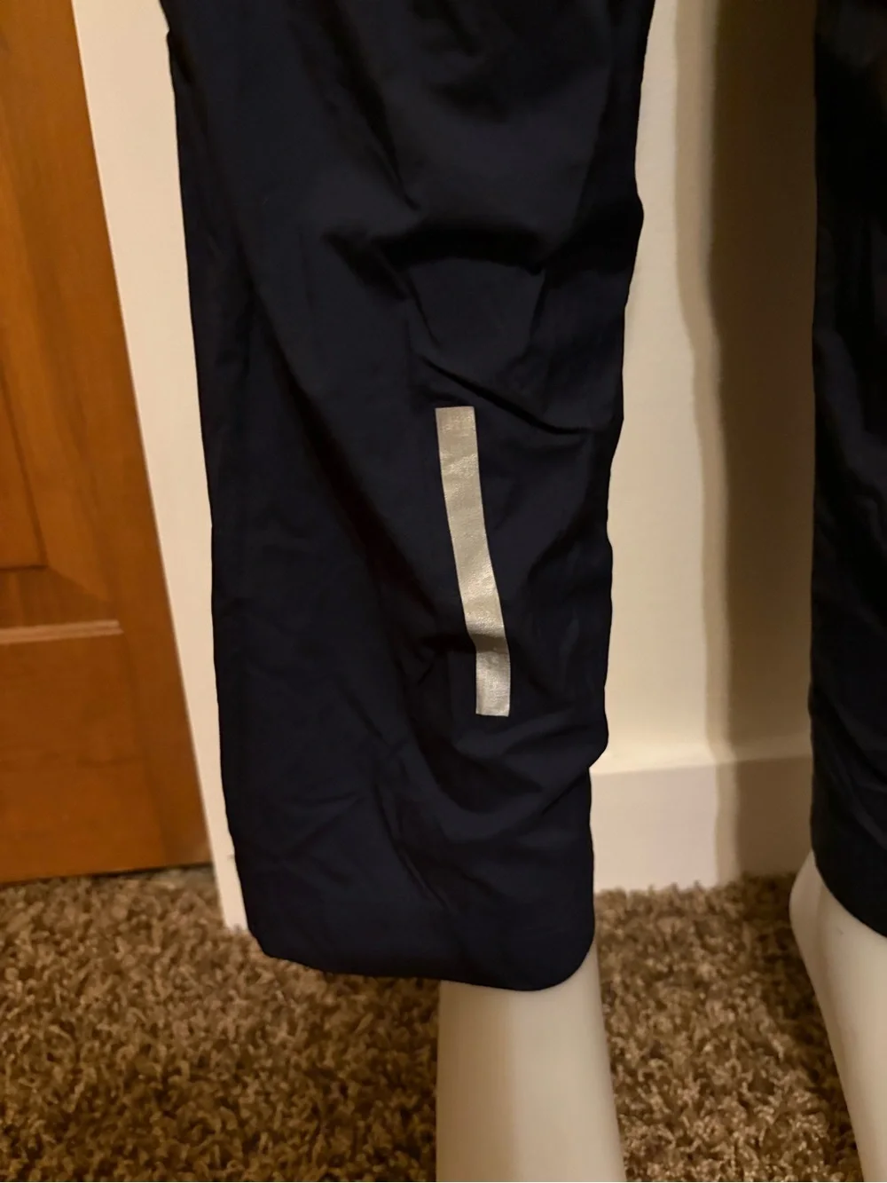 Nike Navy & White Men’s Athletic Running Pants w reflective stripes, size Medium